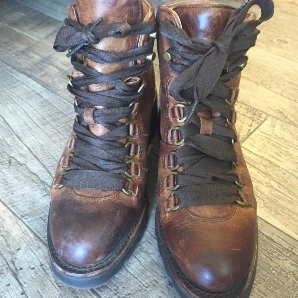 Women’s size 7 Frye Lace-up Leather Boots